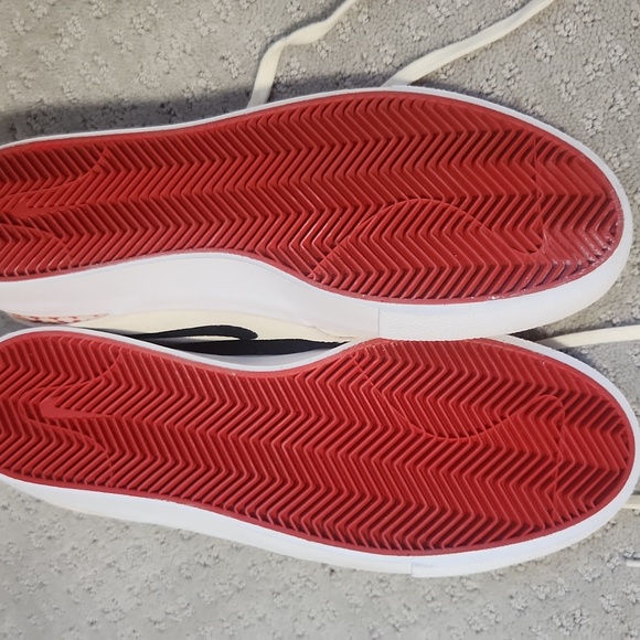 Nike shoes - Picture 3 of 3